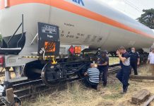 Trafic feroviar blocat de deraierea unui vagon cisternă!