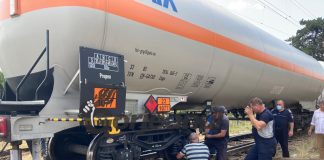 Trafic feroviar blocat de deraierea unui vagon cisternă!