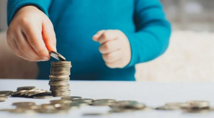 Alocații europene pentru 75.000 de copii români! Ce propun comisarii europeni!