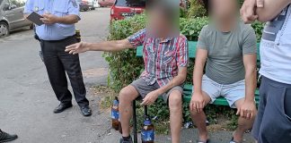 Amendați pentru că au băut în fața blocului și au făcut scandal