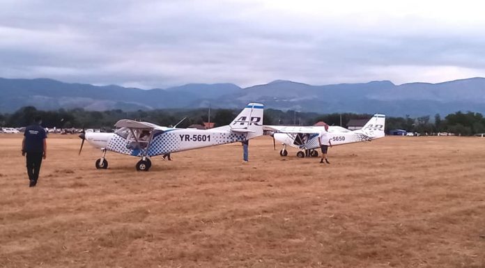 Peste 8000 de persoane, prezente la show-ul aviatic de la Stănești