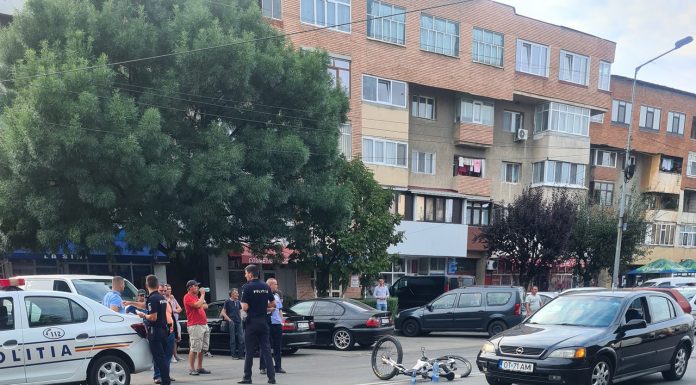 FOTO: Trei persoane rănite la Drăgoieni! Bicilist lovit de mașină la Paralela 45!