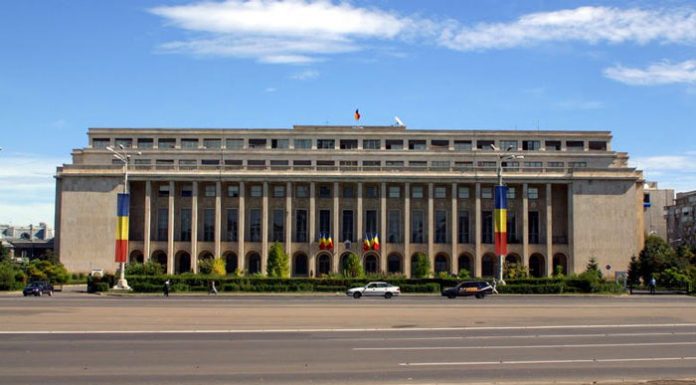 Angajaţii CAS protestează la Guvern