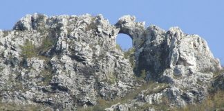 PRIN LUMEA JIULUI DE SUS – INELUL DE PIATRĂ – UN FASCINANT FENOMEN ÎN PEISAJUL GORJEAN