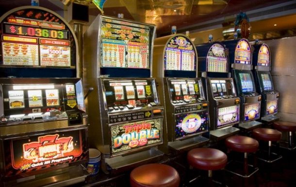 A furat banii unei paciente din spital pentru a-i juca la păcănele