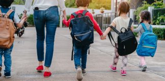 Cursuri cu prezență fizică pentru toți elevii și preșcolarii până la pragul de 6 la mie. Ce măsuri se mai pregătesc pentru noul an școlar