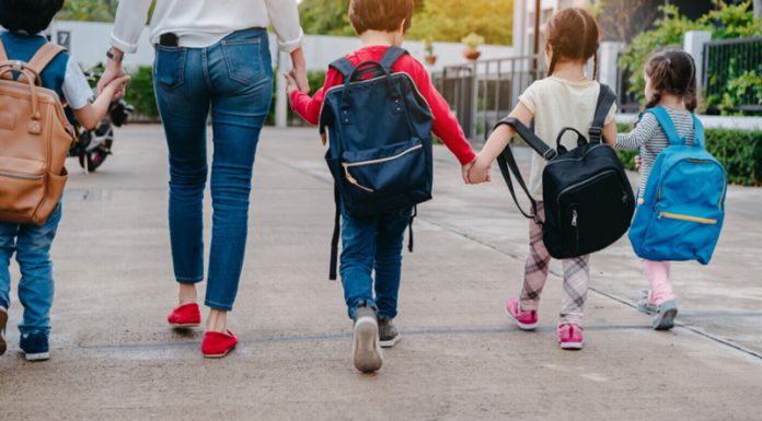 Cursuri cu prezență fizică pentru toți elevii și preșcolarii până la pragul de 6 la mie. Ce măsuri se mai pregătesc pentru noul an școlar