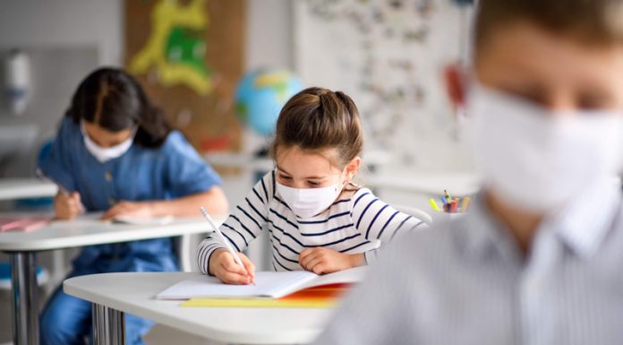 LISTĂ. Situația epidemiologică și procentul de vaccinare din fiecare unitate de învățământ din județ