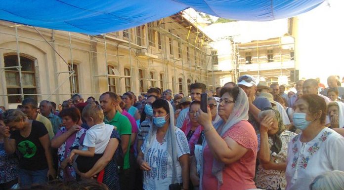 Mănăstirea Tismana şi-a sărbătorit Hramul «Adormirea Maicii Domnului» – ,,Sărbătoarea de la Mănăstirea Tismana ne îndeamnă ca toţi să ne rugăm cu smerenie Maicii Domnului şi Sf. Cuv. Nicodim să ne lumineze viaţa”!