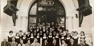 Lumea gorjenească – Ani de liceu