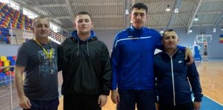 Doi luptători gorjeni caută gloria la Campionatul Mondial de Lupte pe Plajă