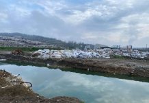 Un nou DEZASTRU! Celulă IMENSĂ de gunoi lângă casele oamenilor! Autoritățile de la Târgu-Jiu tac!