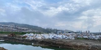 Un nou DEZASTRU! Celulă IMENSĂ de gunoi lângă casele oamenilor! Autoritățile de la Târgu-Jiu tac!