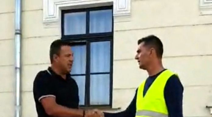 Liderii Manu Tomescu și Nicu Bunoaica s-au împăcat în stradă