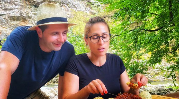 VIDEO: Rețeta săptămânii – Fabi’s Kitchen: Friptură de vițel în sos de ceapă și găluște din pâine uscată