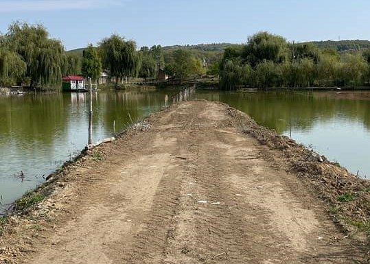 Amendat pentru digul de pe lac