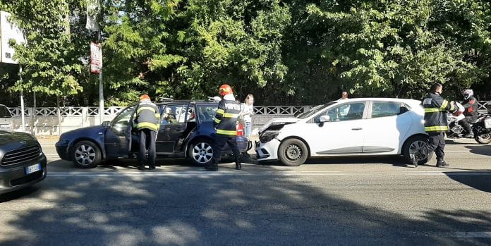 FOTO: Persoană rănită într-o tamponare pe Calea București