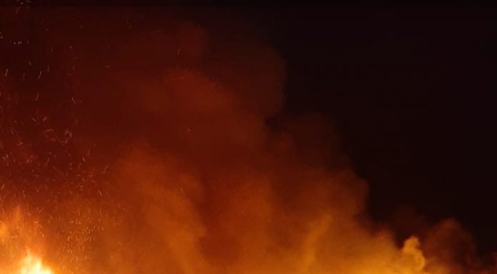 O bandă a luat foc la Cariera Lupoaia