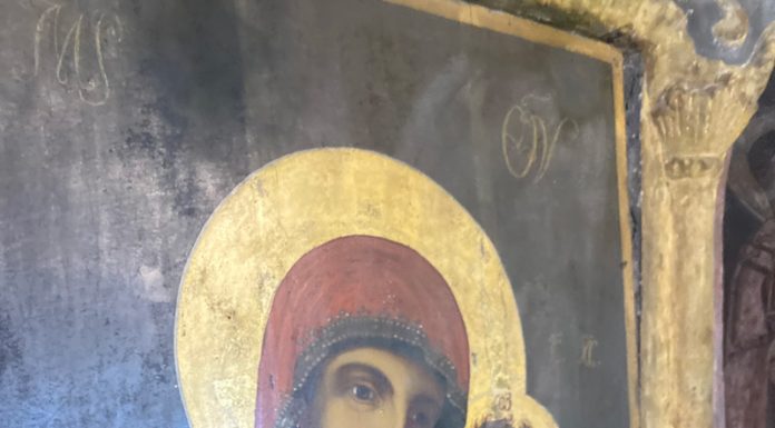 VIDEO: Icoană înlăcrimată a Fecioarei Maria la Baia de Fier!