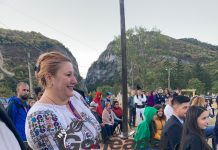 Șoșoacă, cu sabia în mână la Polovragi, printre daci!