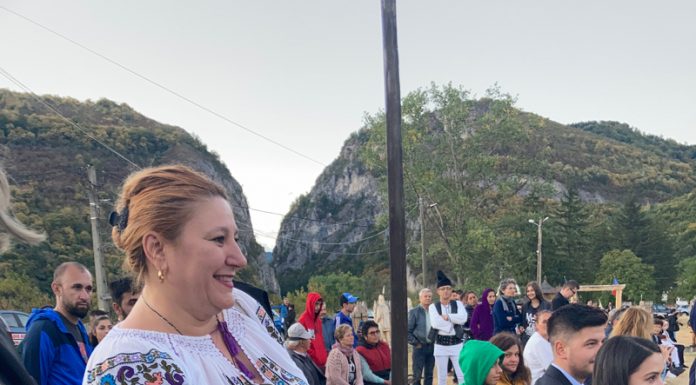 Șoșoacă, cu sabia în mână la Polovragi, printre daci!