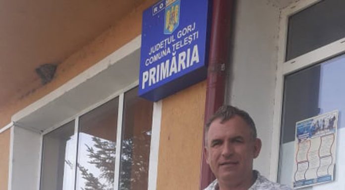 Sute de elevi din Gorj nu și-au primit tabletele din cauza birocrației