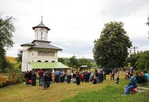 De praznicul Sf. Ioachim şi Ana, Mânăstirea din Târgu-Logreşti îmbracă haine alese de sărbătoare