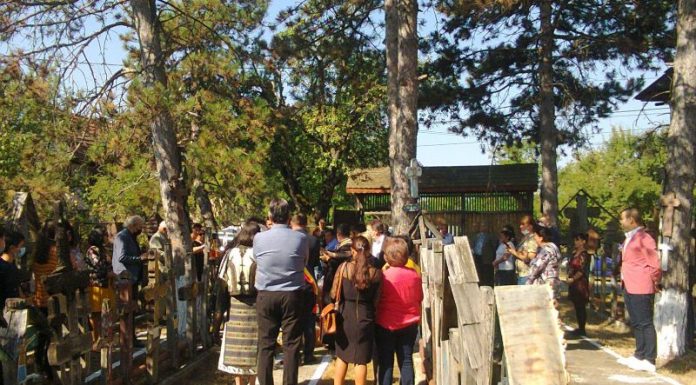 Înălţarea Sfintei Cruci – ca o Lecţie de Viaţă – În Ziua Înălţării Sfintei Cruci, la «Muzeului Crucilor» din satul Măceşu, Oraşul Târgu-Cărbuneşti, Gorj! (II) – ,,Crucile de la Măceșu îndeamnă la neuitarea oamenilor de valoare ai neamului nostru românesc, trecuți în eternitate”!