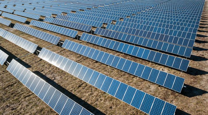 S-au semnat contactele de finanțare pentru parcurile fotovoltaice ale Petrom și CE Oltenia