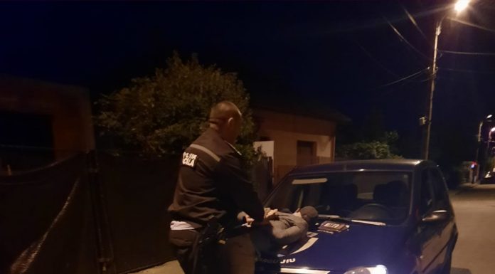 Prins în timp ce înşela o bătrână prin metoda „Accidentul”