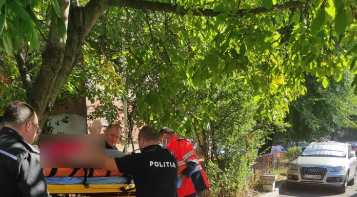 A căzut de la etaj în timp ce întindea rufele