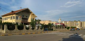 Amendat pentru că nu a purtat masca în primărie