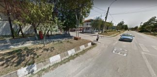 I-a spart capul cu sticla de bere. Victima căzută la pământ, lovită cu pumnii și picioarele