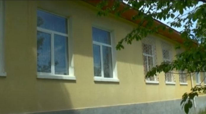 Școală veche de 100 de ani, reabilitată și extinsă. Dispar sobele pe lemne și WC-ul din fundul curții