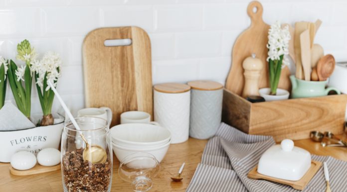 Accesoriile din lemn pentru bucătărie se potrivesc oricărui stil