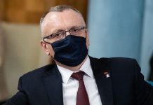 Ministrul Educației: Există cadrul legal care permite școlilor să decidă trecerea la activitatea online