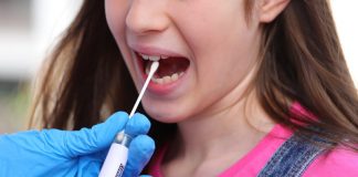 Reprezentanții elevilor cer să se asigure testarea gratuită, săptămânală, în școli