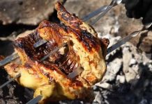 VIDEO: Rețeta săptămânii – Fabi’s Kitchen – Pui cu cartofi în jar gătit în Poiana lui Mihai