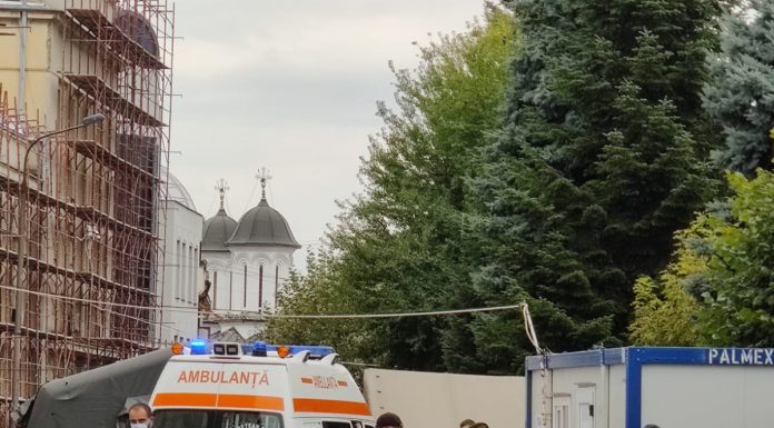 A parcat mașina în fața spitalului din Târgu Jiu și s-a împușcat în cap