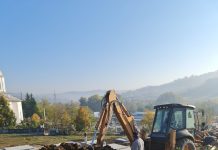 VIDEO: Bătaie de joc! Cavou cu o persoană recent decedată, acoperit de pământ