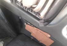 VIDEO: Transportul minerilor din Motru, o bătaie de joc! Microbuzele, pline de rugină, cu scaune rupte și peticite cu carton