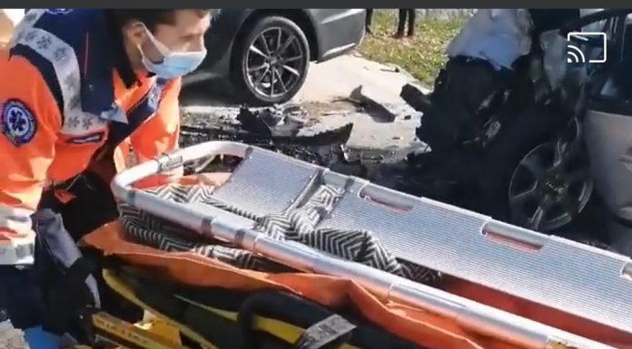 Baia de Fier: Două mașini s-au lovit frontal, doi bărbați au ajuns la spital
