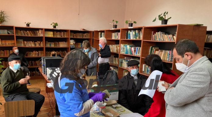 Campanie de vaccinare la Schela! „Să vină toată lumea ca să scăpăm de COVID”!