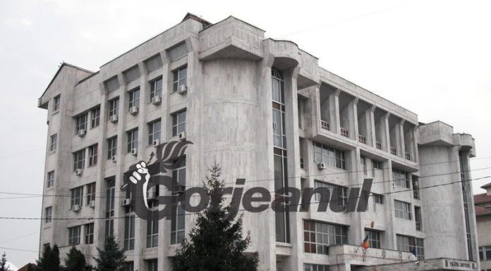 Manelist condamnat pentru bani falși la Târgu-Jiu! Denunțat de prostituate!