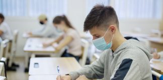 Suspendarea cursurilor la o clasă, decisă de consiliul de administrație al școlii