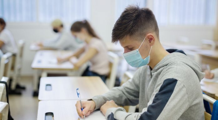 Suspendarea cursurilor la o clasă, decisă de consiliul de administrație al școlii