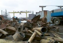 Femeie prinsă când fura fier vechi din carieră!