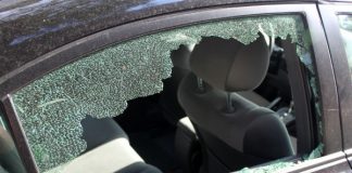 Prădați în timp ce serveau masa la restaurant