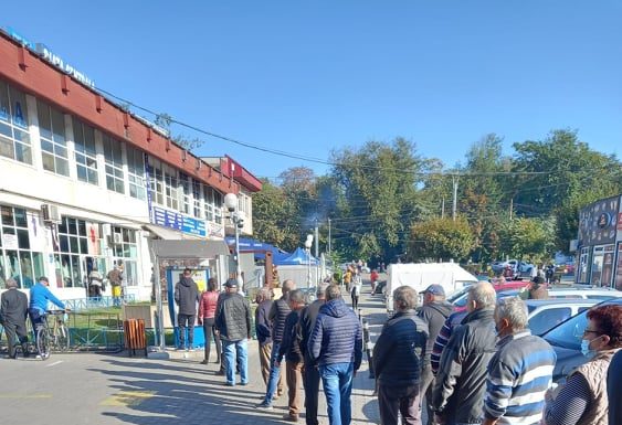 Piața Centrală: Stai o oră să plătești parcarea!