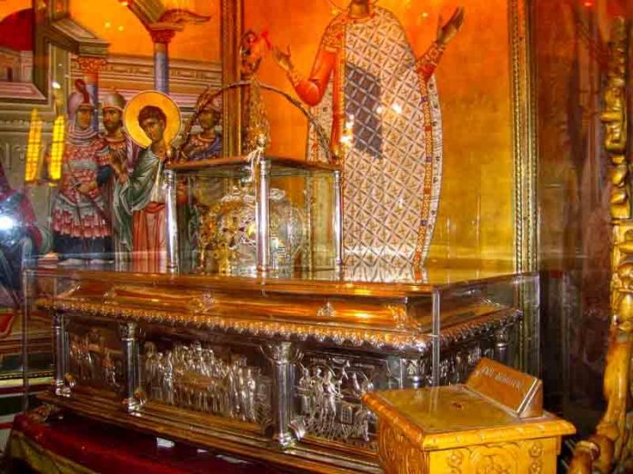 Două mari sărbători, la sfârșit de octombrie, bucură inima credincioșilor de pretutindeni